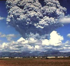 Vulcão Pinatubo em erupção